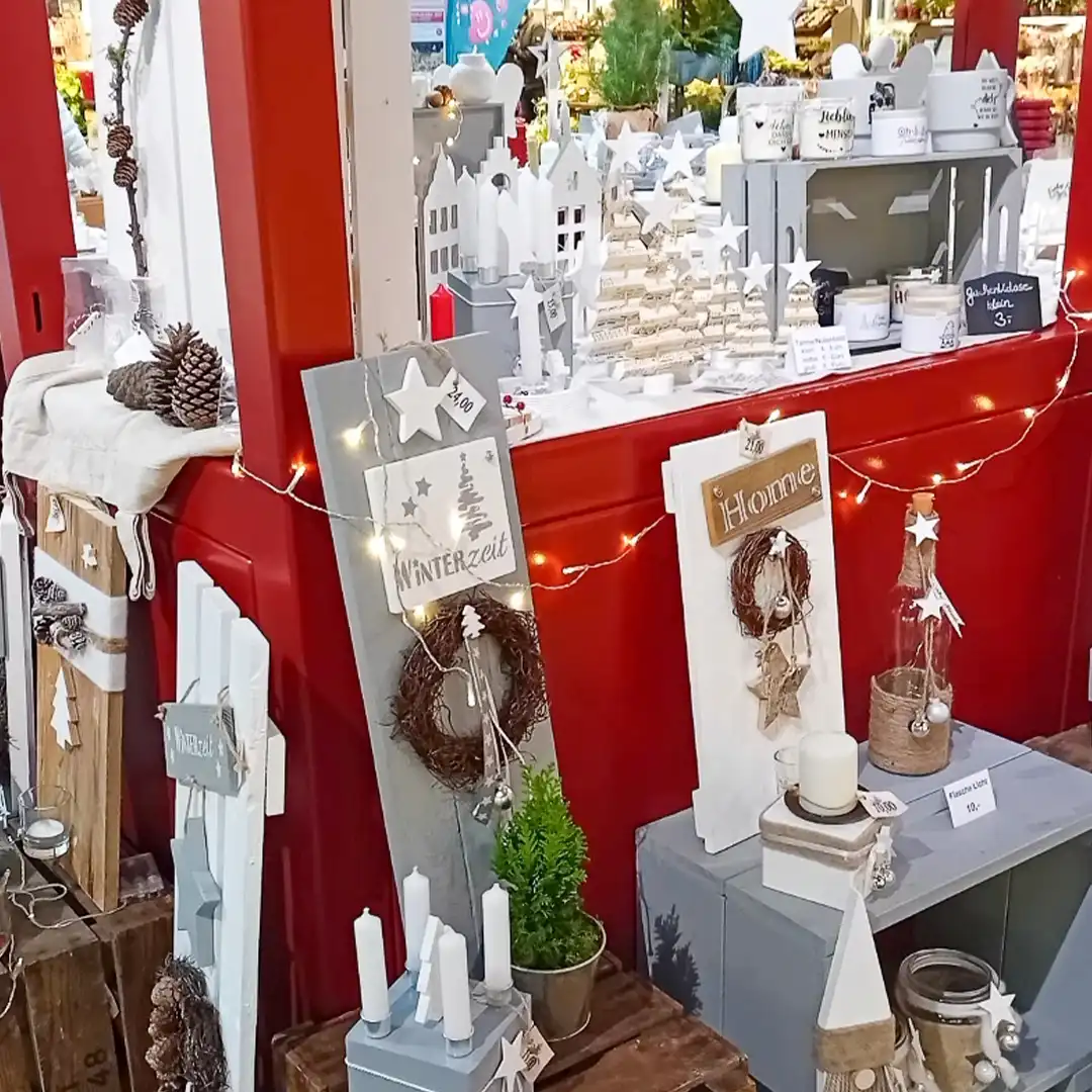 Rotes Häuschen dekoausstellung 1